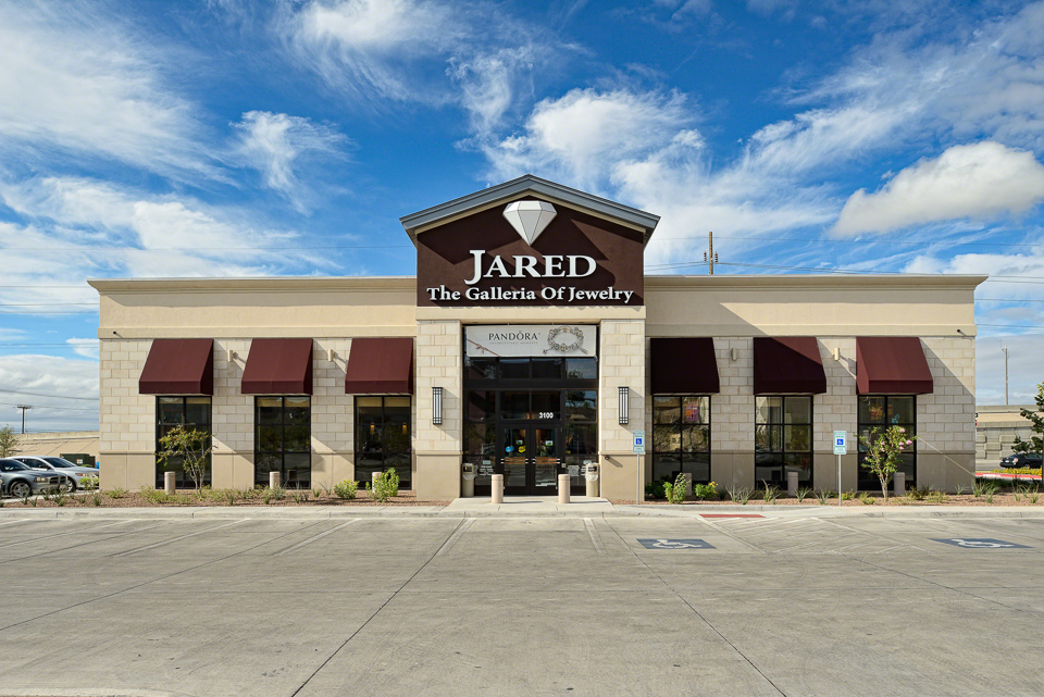 Architectural Photographer in El Paso - The Fountains at Farah